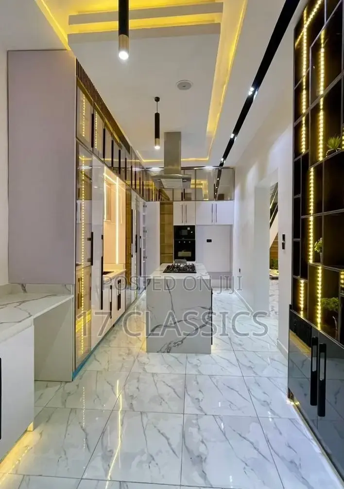 5bdrm Duplex in Oral Estate, for sale