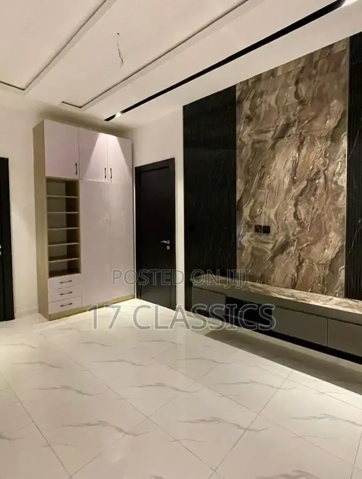5bdrm Duplex in Oral Estate, for sale