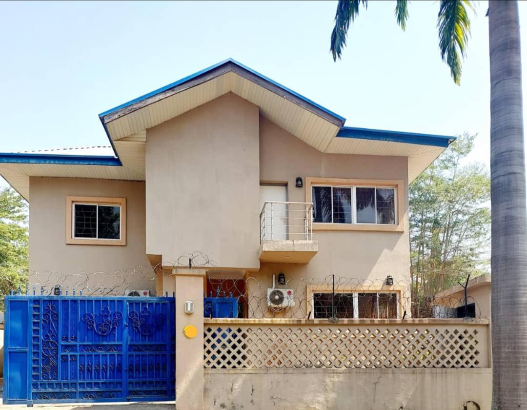 A standard fully detached Duplex inside a MINI ESTATE is available for rent The Duplex comes with:  - 4 Bedroom  - 1 room BQ - Inside an Estate