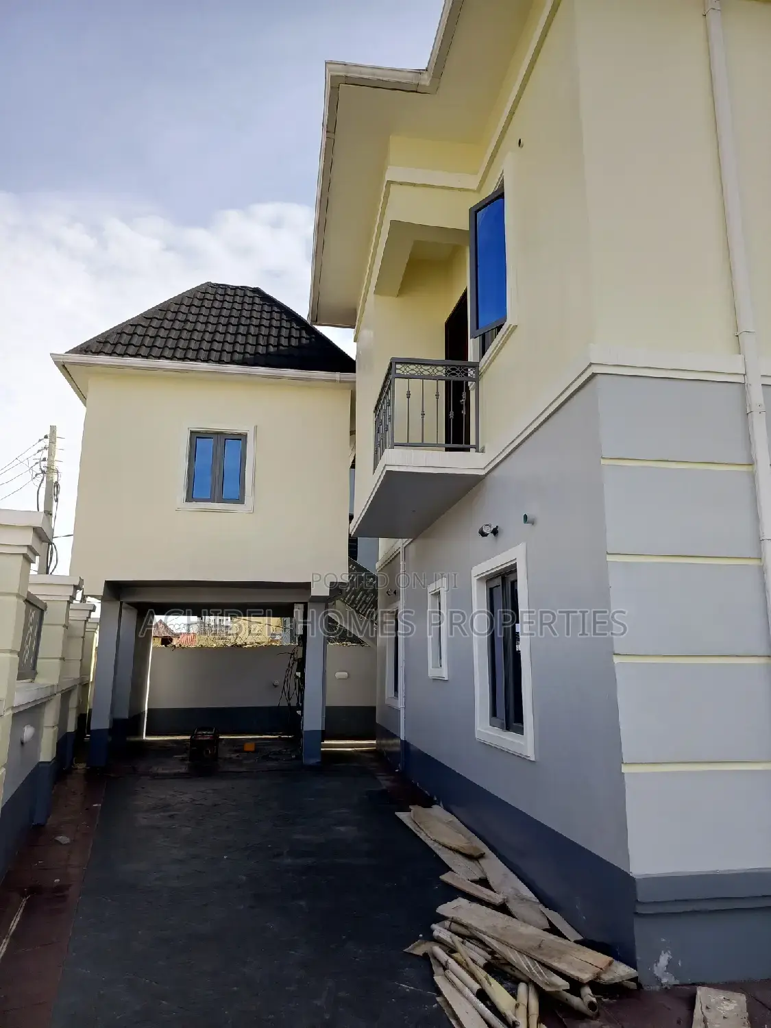2bdrm Block of Flats in Close To Ikate, Lekki Phase 1 for sale