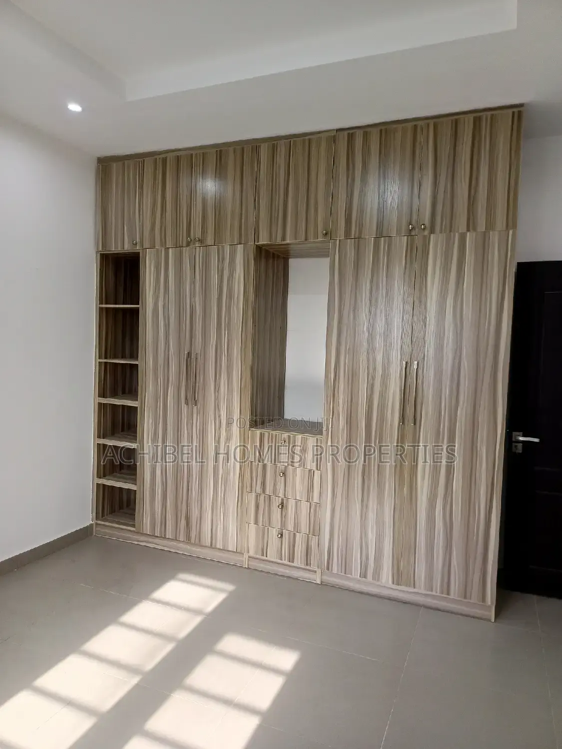 2bdrm Block of Flats in Close To Ikate, Lekki Phase 1 for sale