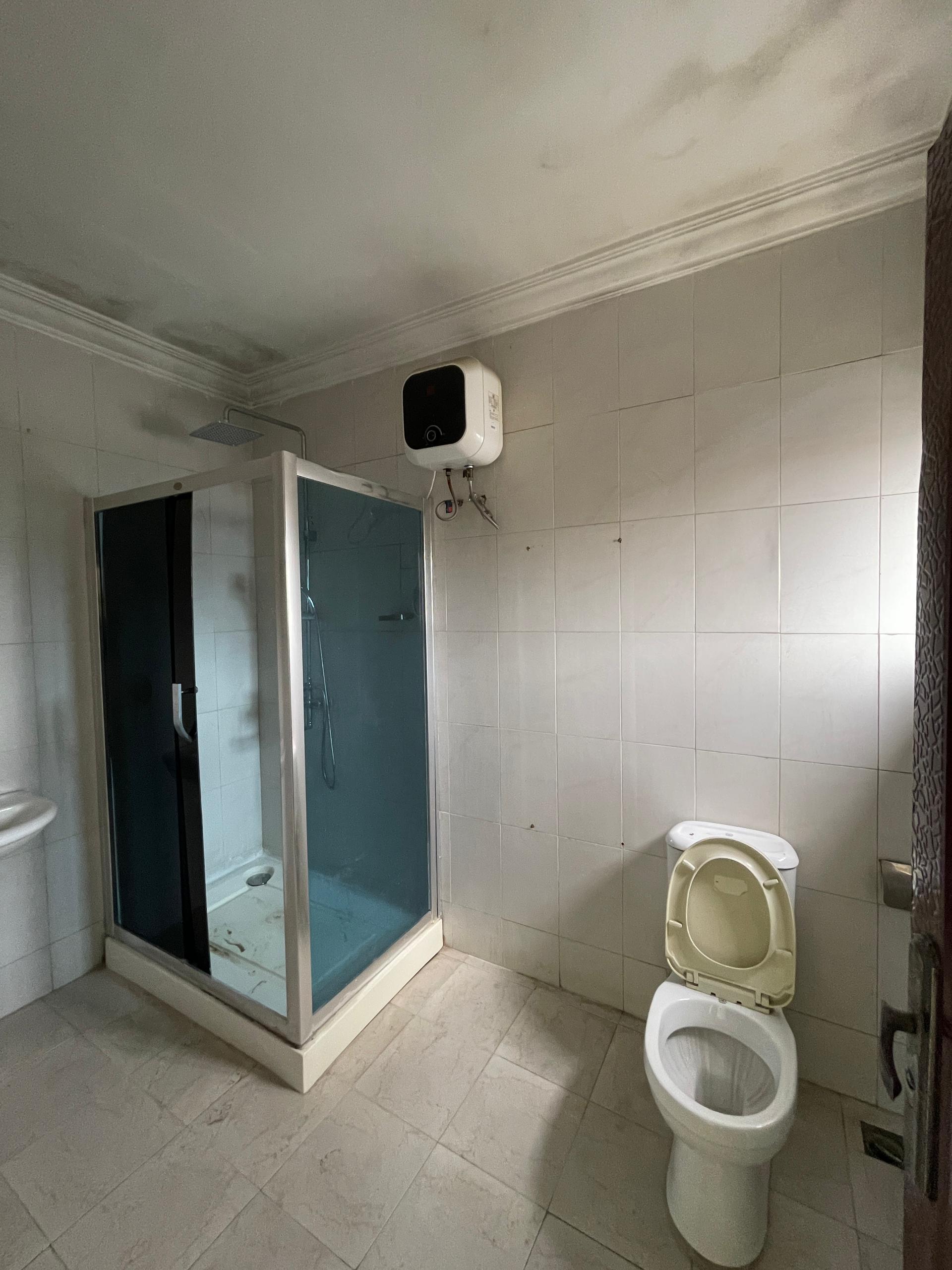 Spaciously Built 4 Bedroom Terrace Duplex with Bq    Location: Surulere.  Price: ₦150M