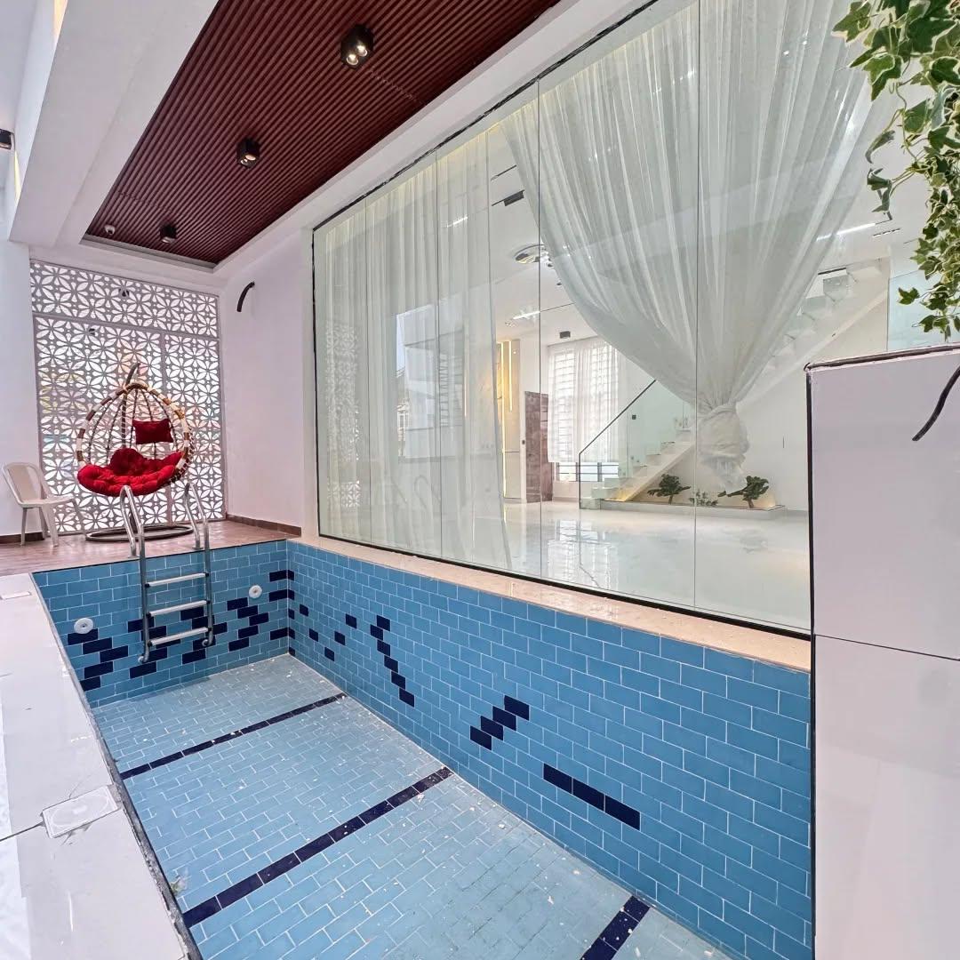 LUXURY 5 BEDROOM FULLY DETACHED DUPLEX WITH A BQ & POOL.