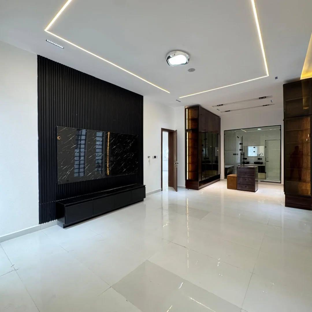 LUXURY 5 BEDROOM FULLY DETACHED DUPLEX WITH A BQ & POOL.