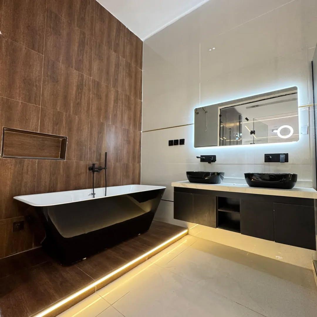 LUXURY 5 BEDROOM FULLY DETACHED DUPLEX WITH A BQ & POOL.