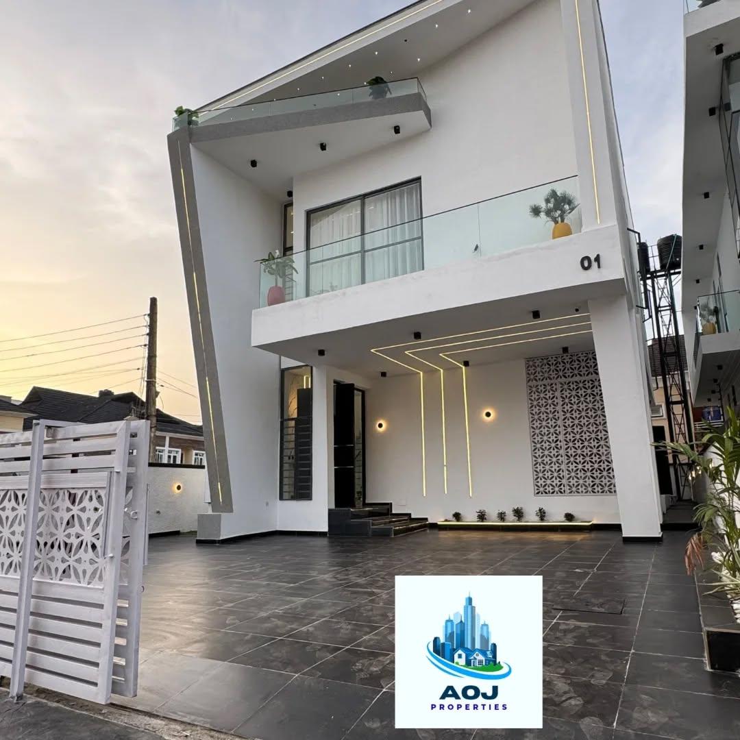 LUXURY 5 BEDROOM FULLY DETACHED DUPLEX WITH A BQ & POOL.