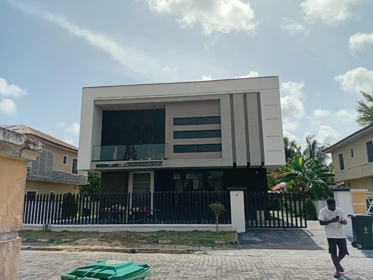 5-bedroom detached house plus two rooms BQ at Victoria Drive, Crown Estate, Lekki/Epe Express way, Lagos
