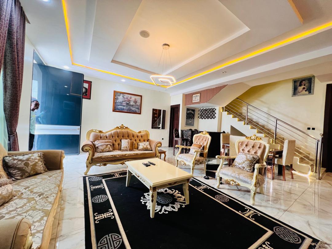 Airbnb/shortlet apartment Ikeja Lagos State 4 Bedrooms Apartment Street opposite gt bank Adeniji Jones ikeja