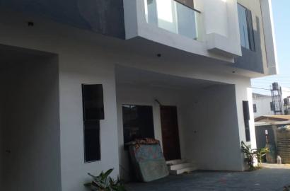 FOR SALE IN ORCHID ROAD, LEKKI, LAGOS   NEWLY BUILT CONTEMPORARY 4-BEDROOM TERRACE DUPLEX FOR SALE