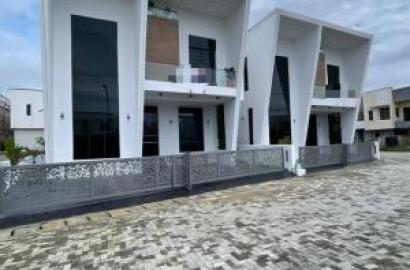 Gorgeous 5 Bedroom Duplex With A Pool And Bq