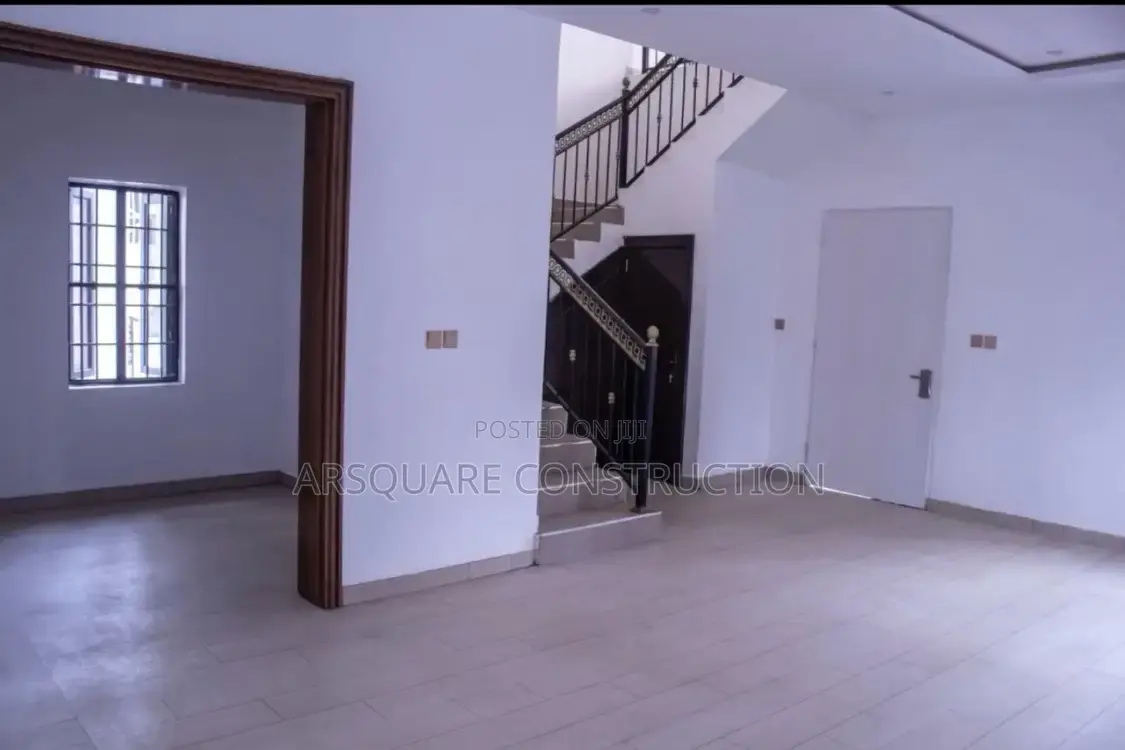 6bdrm Townhouse/Terrace in Idu for sale