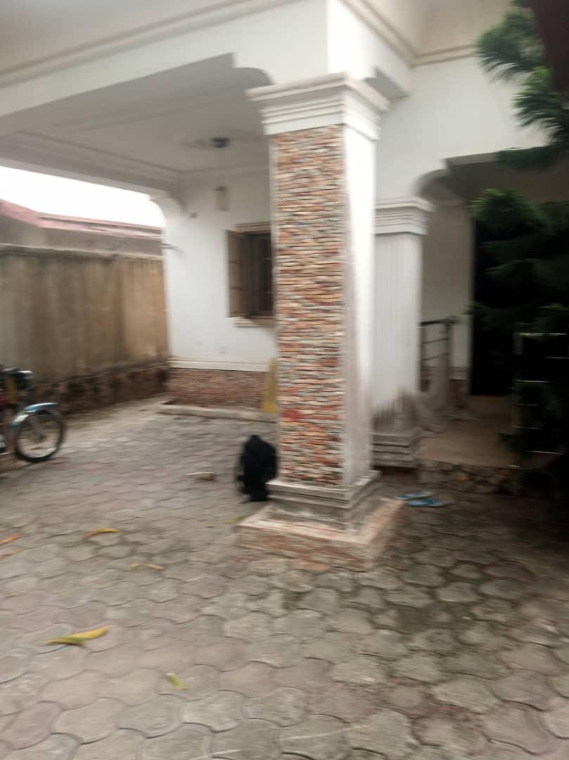 TO LET   A 3 bedroom Bongallow alone in a compaund with a very standard room self BQ located at Sangotedo.