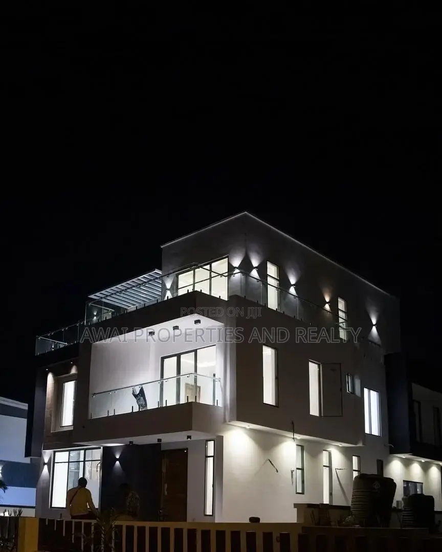 Lekki Luxurious and Smart Duplex With Swimming Pool Cinema