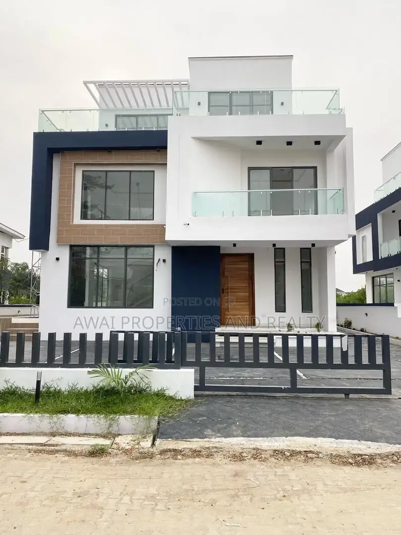 Lekki Luxurious and Smart Duplex With Swimming Pool Cinema