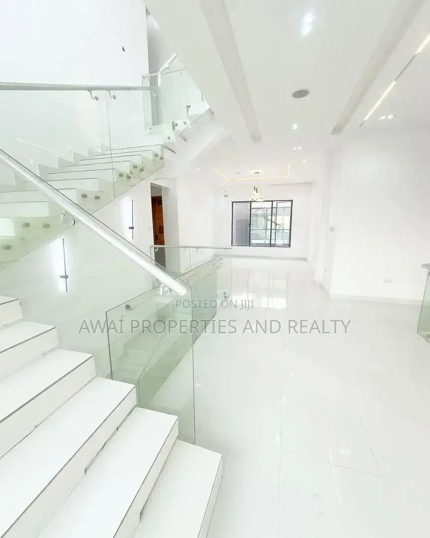 Lekki Luxurious and Smart Duplex With Swimming Pool Cinema