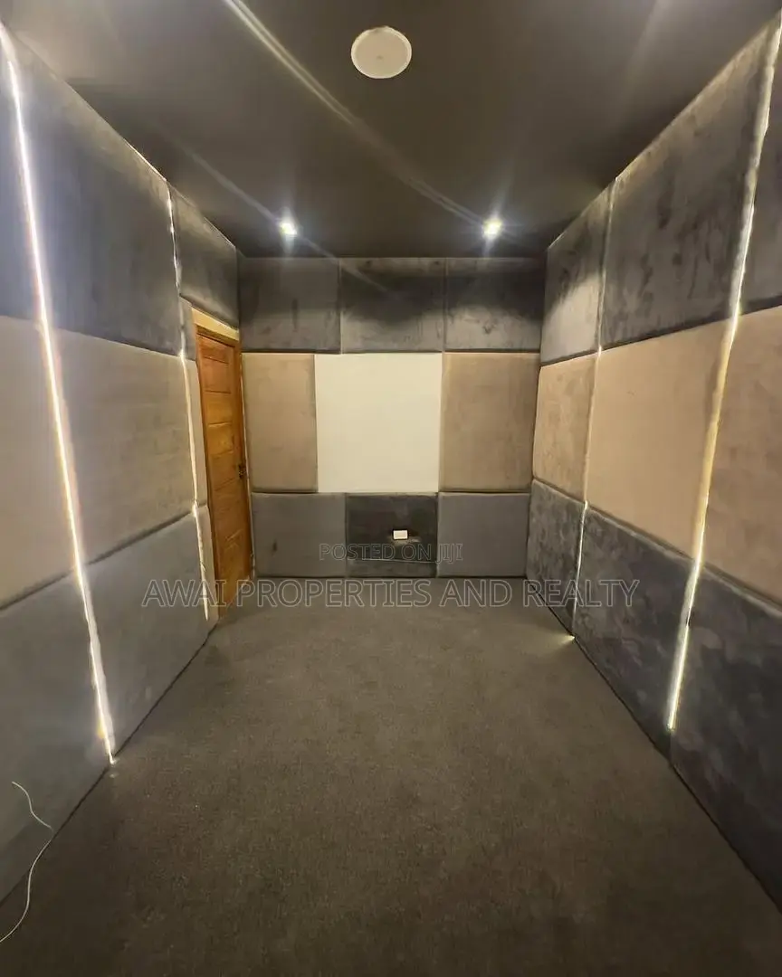 Lekki Luxurious and Smart Duplex With Swimming Pool Cinema