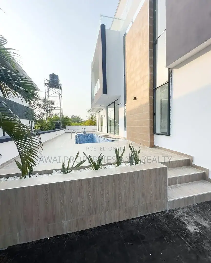 Lekki Luxurious and Smart Duplex With Swimming Pool Cinema
