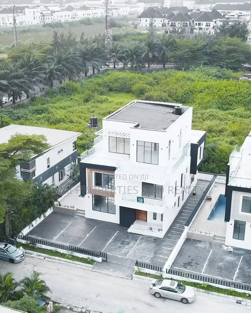 Lekki Luxurious and Smart Duplex With Swimming Pool Cinema