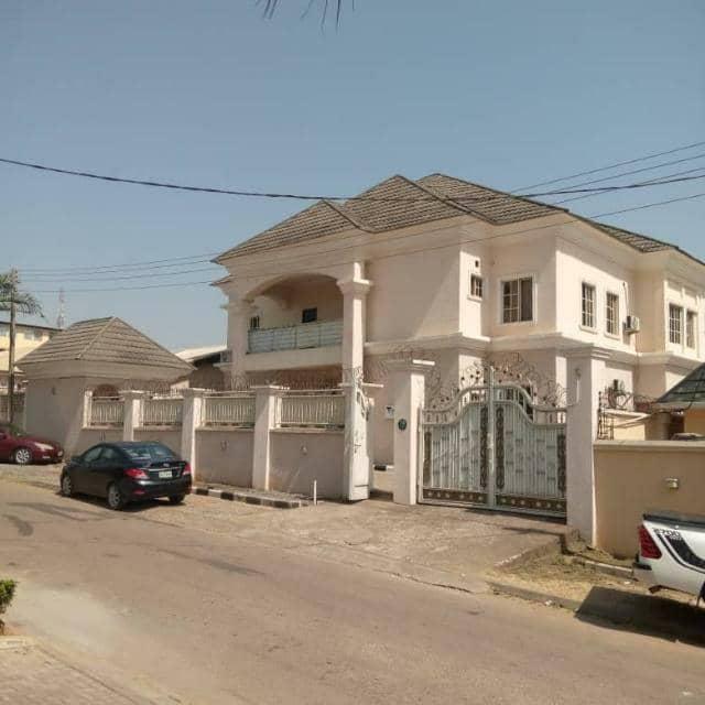 For sale 5 bedroom fully detached duplex with 2room BQ  Location wuse zones