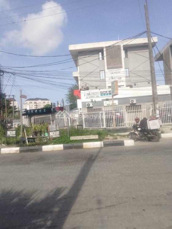 16 Units Of 3 Bedrooms Flat Across 2 Wings Of 3 Storey Building
