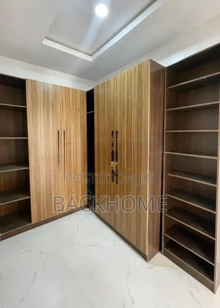 4bdrm Duplex in Metro Homes, for sale
