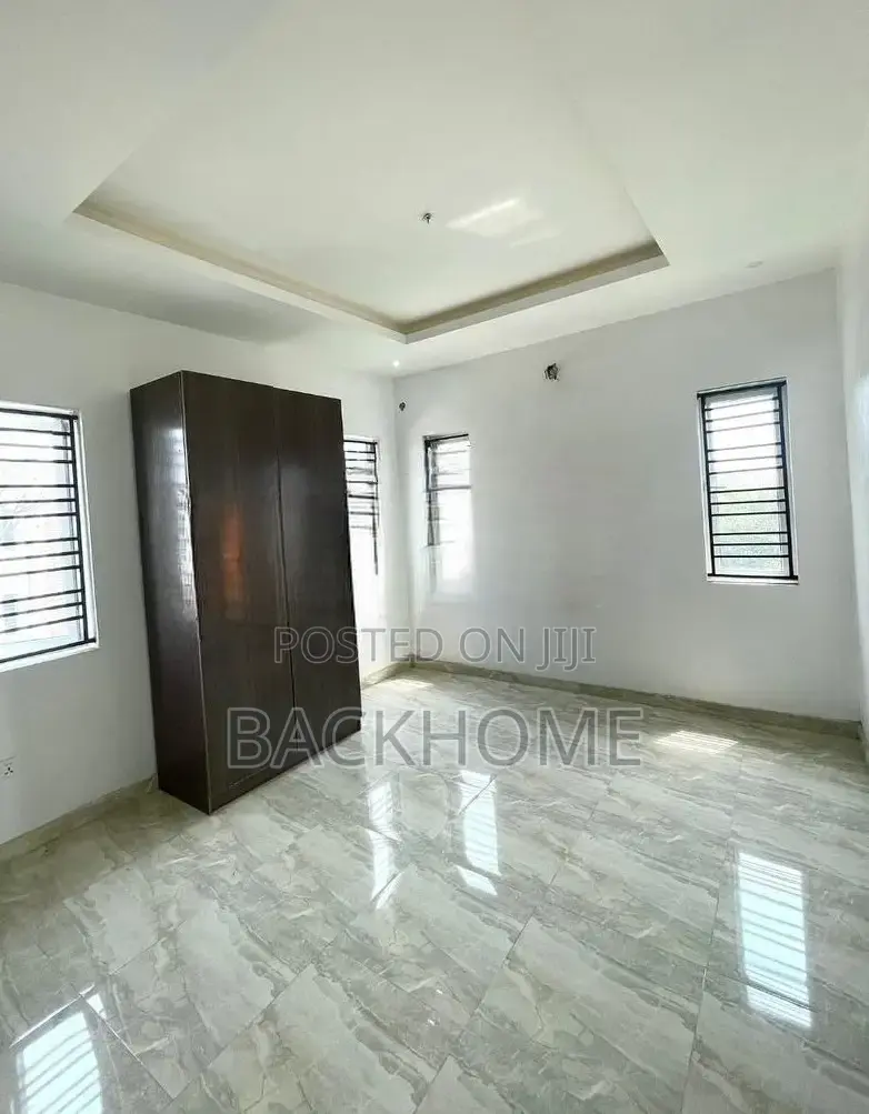 4bdrm Duplex in Metro Homes, for sale