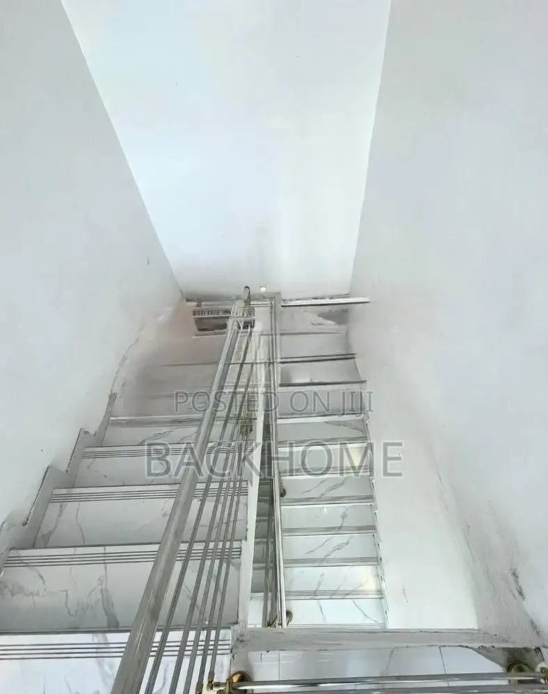 4bdrm Duplex in Metro Homes, for sale