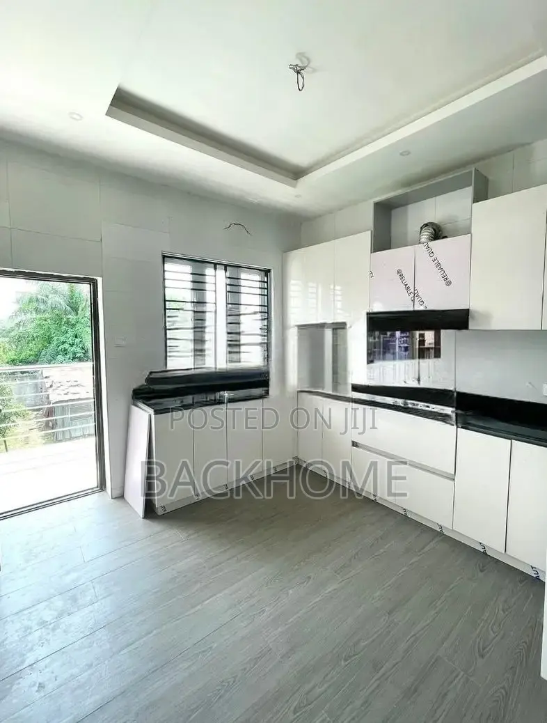 4bdrm Duplex in Metro Homes, for sale