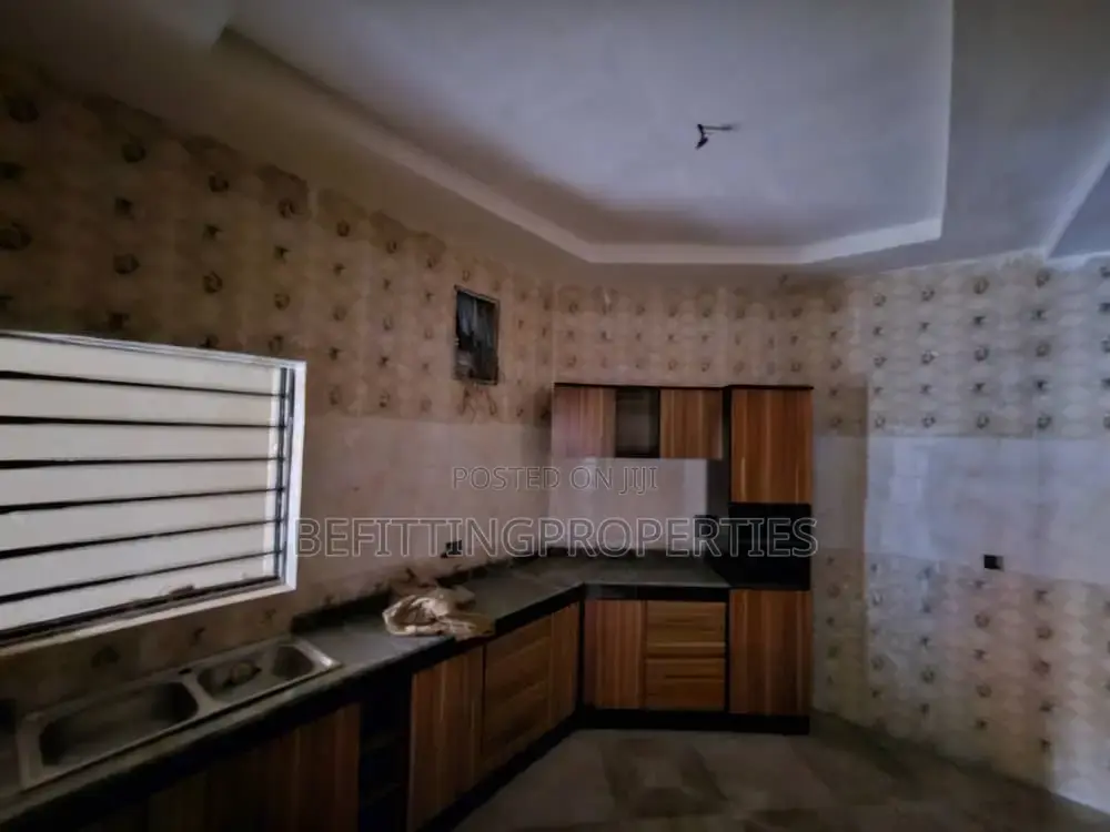 3 Bedroom Block of Flats and 1 Room Bq