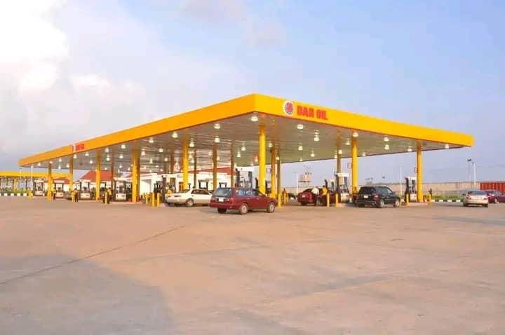 NEWLY BUILT SUPER MEGA PETROL STATION FOR SALE, AIRPORT ROAD, ABUJA Newly Built SUPER MEGA Filling station for sale in a Strategic Location with 180 Pumps.