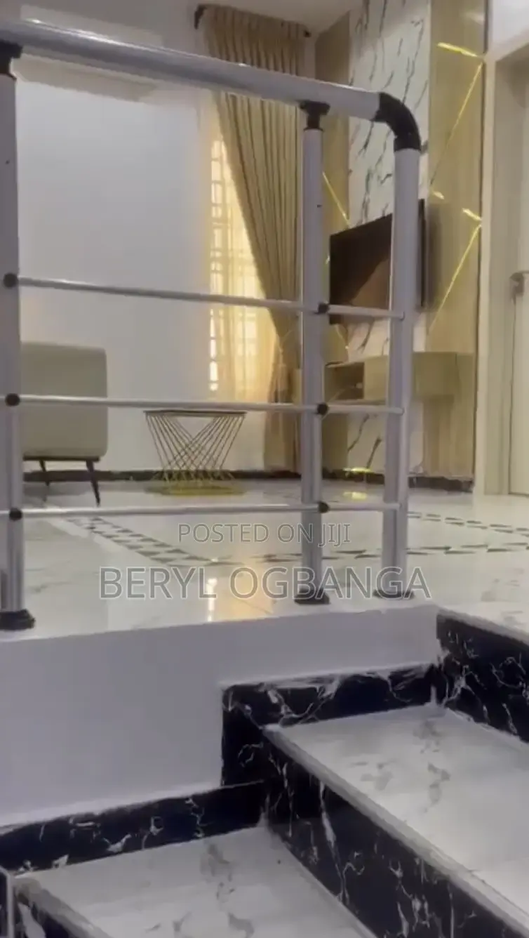 Rent Per Week in This Luxurious Weekly Apartment