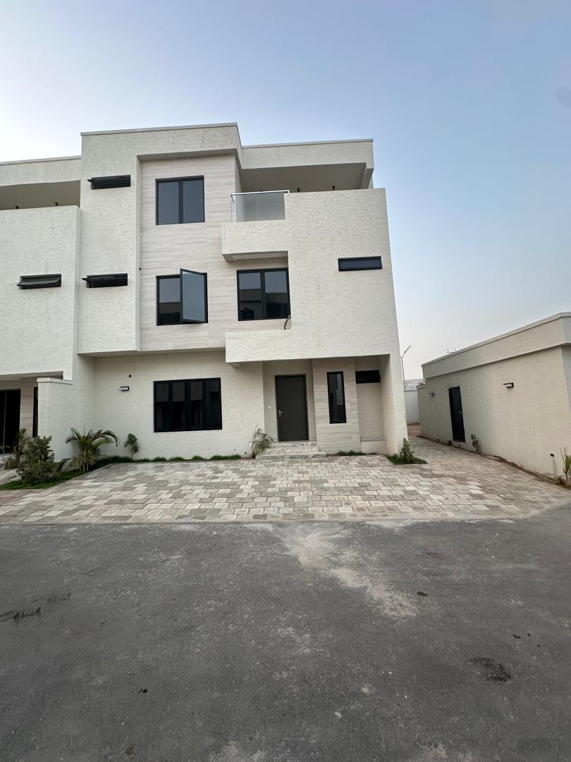 Brand new smart 5bedroom terrace duplex and BQ with sit out and family lounge  Jahi Gilmore
