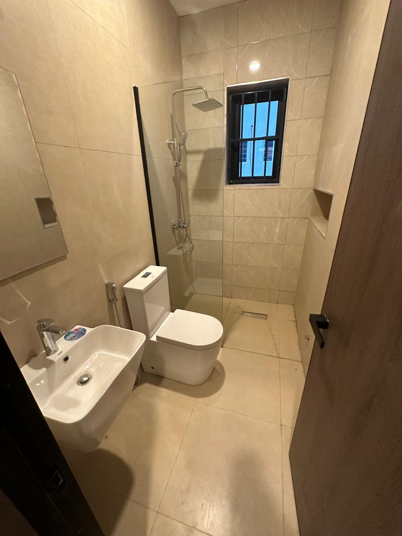 Brand new smart 5bedroom terrace duplex and BQ with sit out and family lounge  Jahi Gilmore