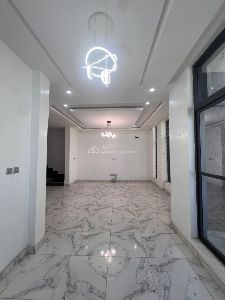 Exquisite 5 Bedroom Semi Detached Duplex With Swimming Pool