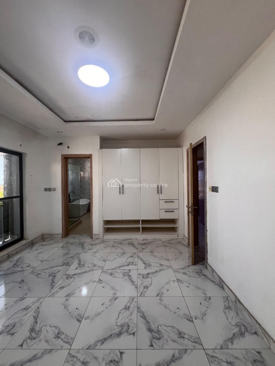 Exquisite 5 Bedroom Semi Detached Duplex With Swimming Pool