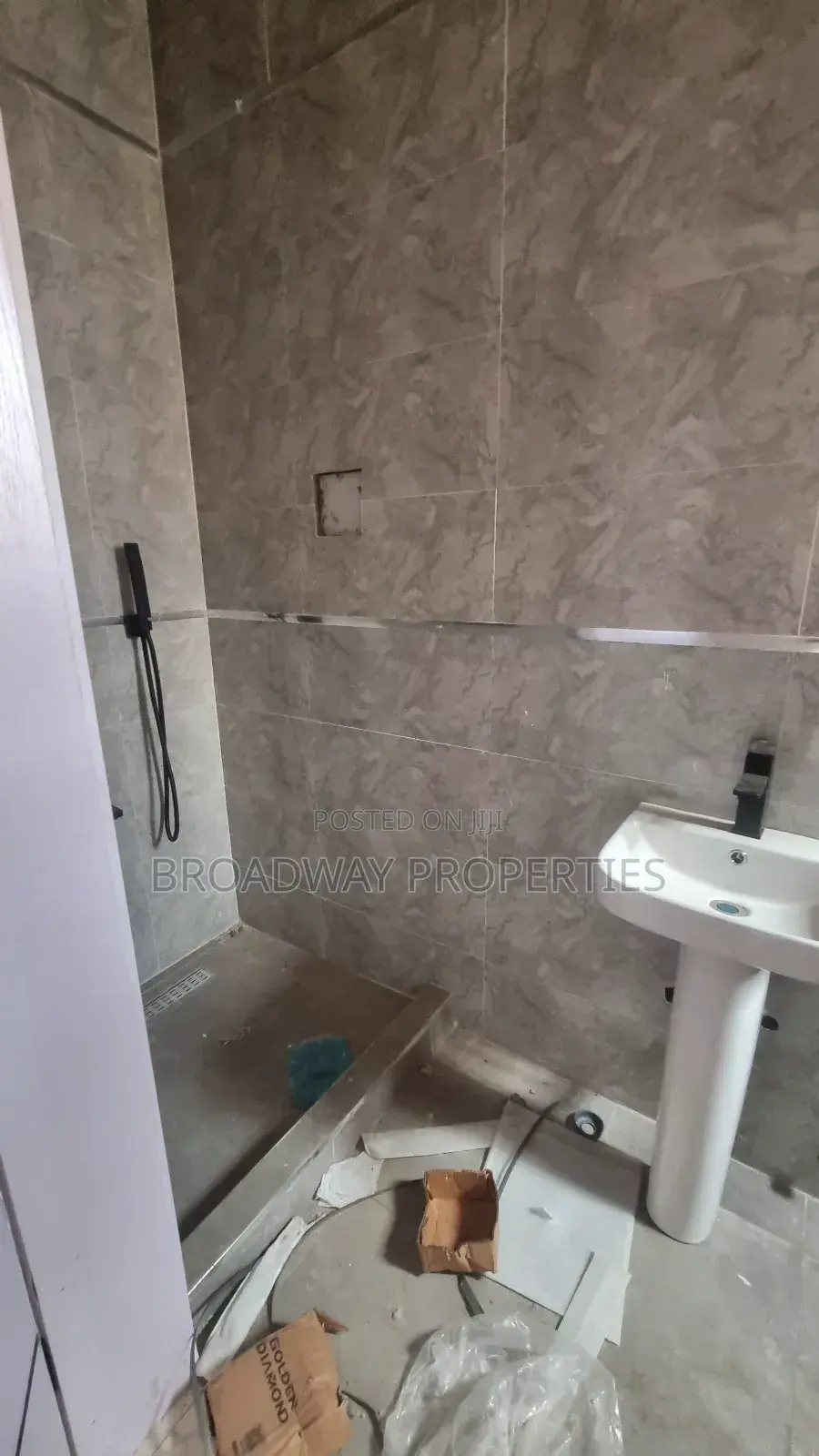 4bdrm Duplex in Magodo Phase2 for sale