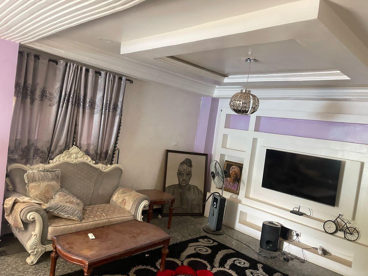 Direct sales   This is a 6 bedroom duplex with Bq