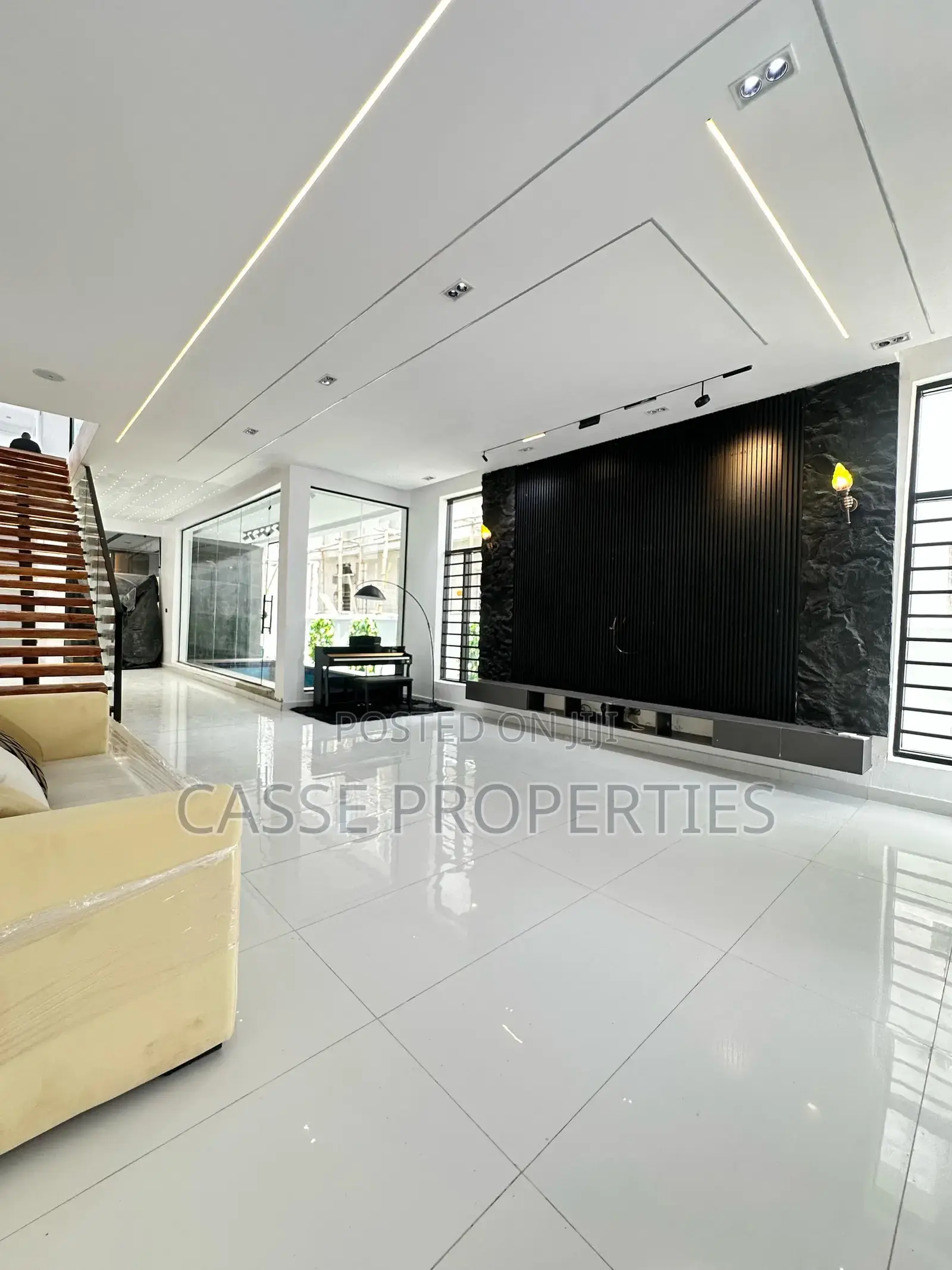 5bdrm Duplex in Clean, Ikota for sale