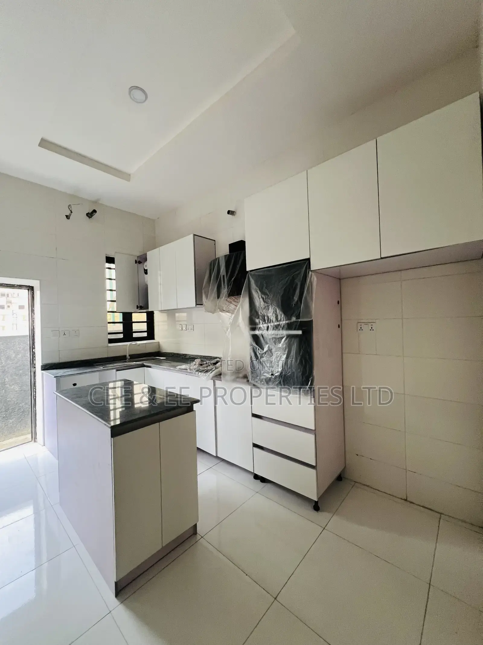 4bdrm Duplex in Ikota Villa Estate, for sale