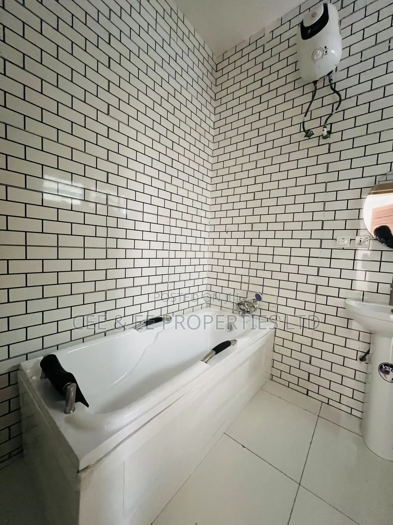 4bdrm Duplex in Ikota Villa Estate, for sale
