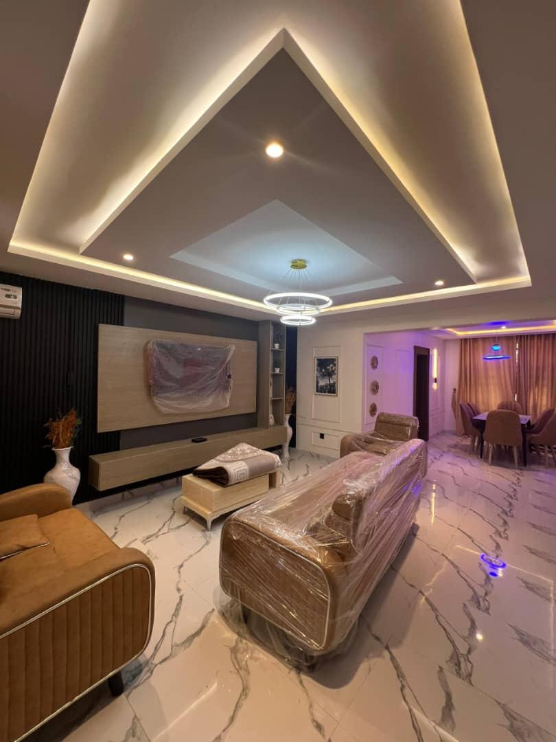 FOR RENT FURNISHED 3 BEDROOM APARTMENT ON GROUND FLOOR IN AN ESTATE (@KATAMPE MAIN).