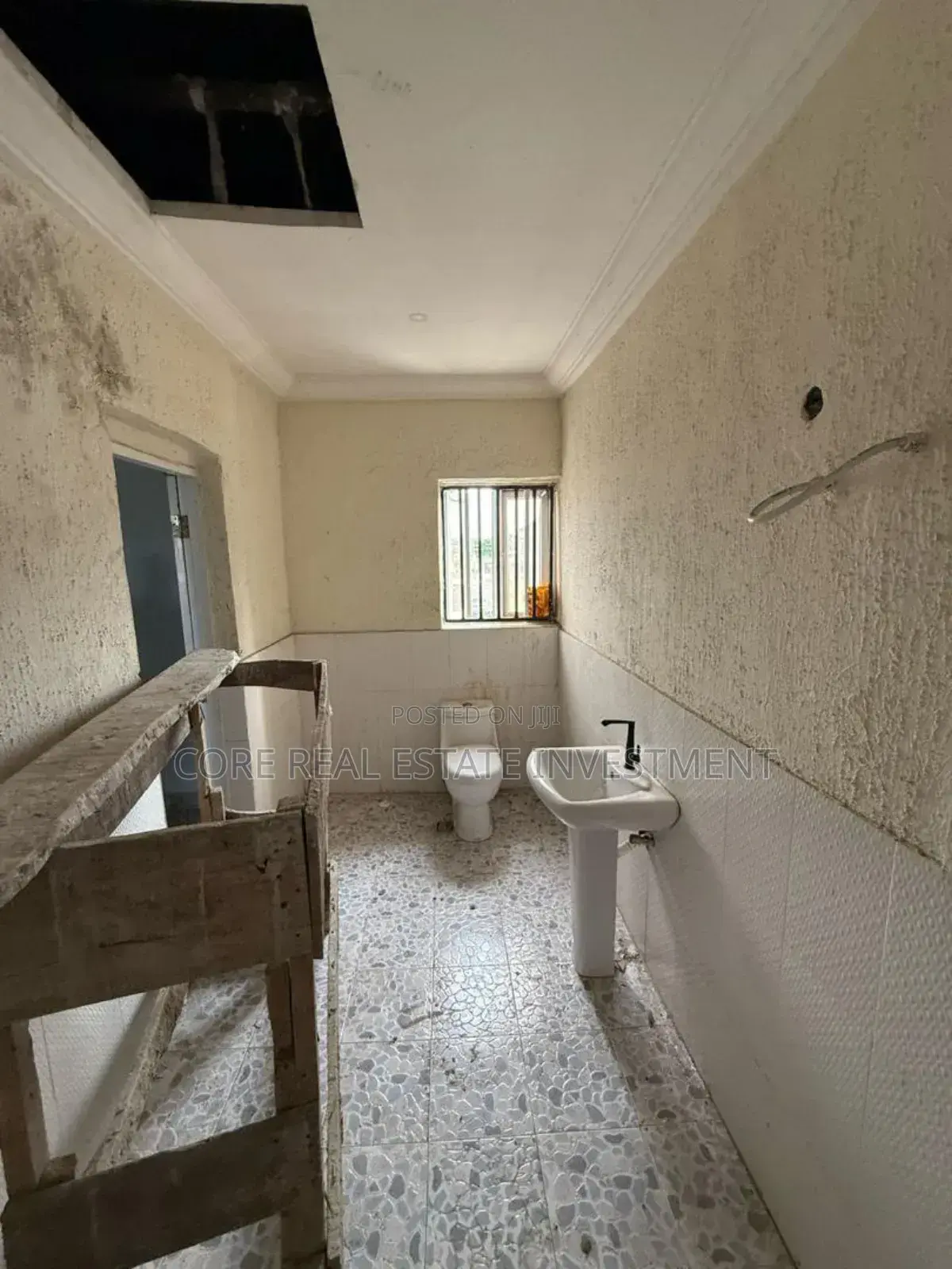 4bdrm Duplex in Olokonla for sale