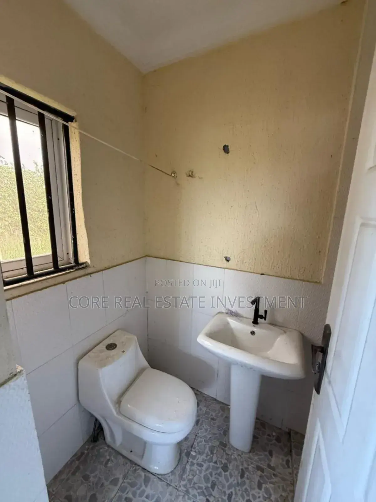 4bdrm Duplex in Olokonla for sale