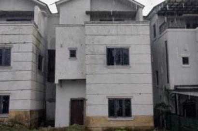 Distress Shell 5 Bedroom Terrace Duplex