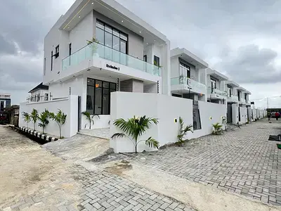 Four Bedroom Duplex with Swimming Pool