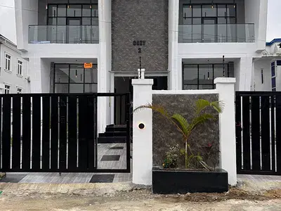 Five Bedroom Semi Detached Duplex with Swimming Pool