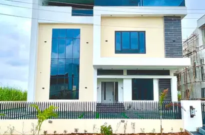 Detached duplex for sale  Six Bedroom Duplex with 2BQ, Elevator, Cinema, Pent Floor Northern Foreshore Estate Chevron, Lekki, Lagos