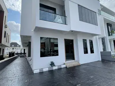 5 Bedroom Detached