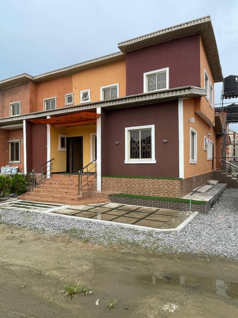 FOR SALE |YABA, LAGOS  160M(Asking)  Beautifully Designed 3 Bedroom Semi Detached House in an Haven Estate.