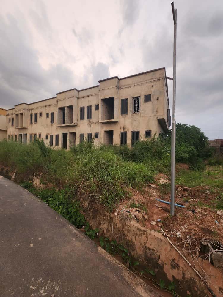3bedroom Terrace Duplex with 2 parlours (Carcass level)